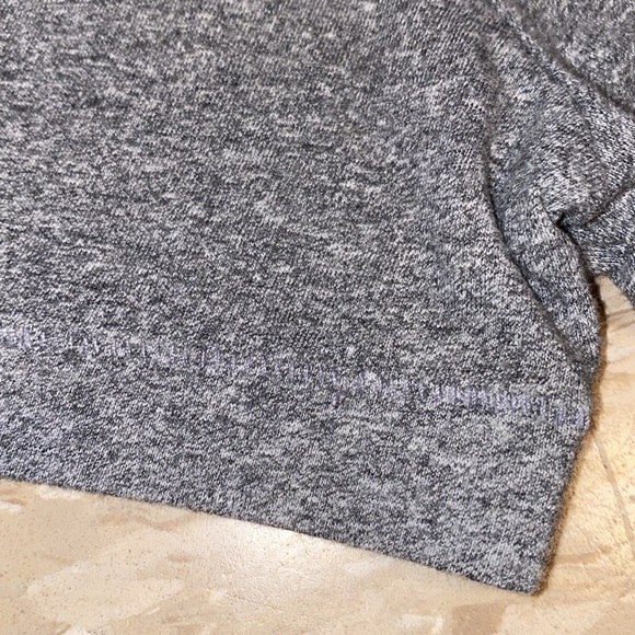 American Eagle Outfitters 🦅 Legend V-Neck T-Shirt in Heather Grey size Small - Picture 9 of 14